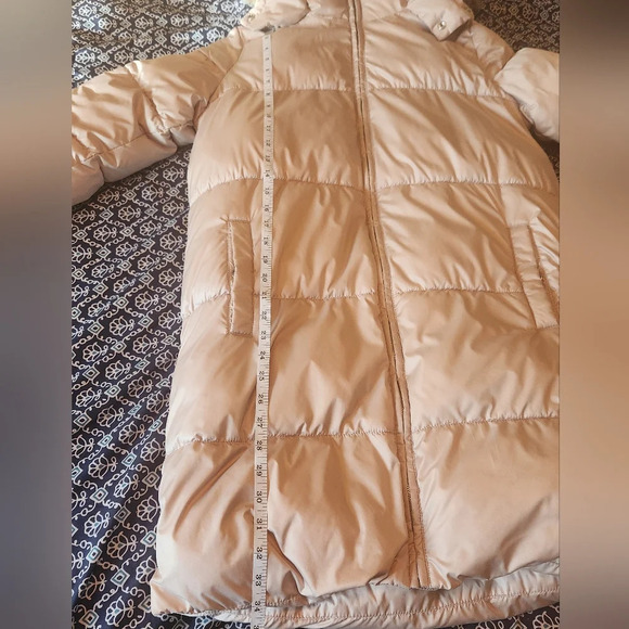 Old Navy puffer coat, size medium - Picture 7 of 10